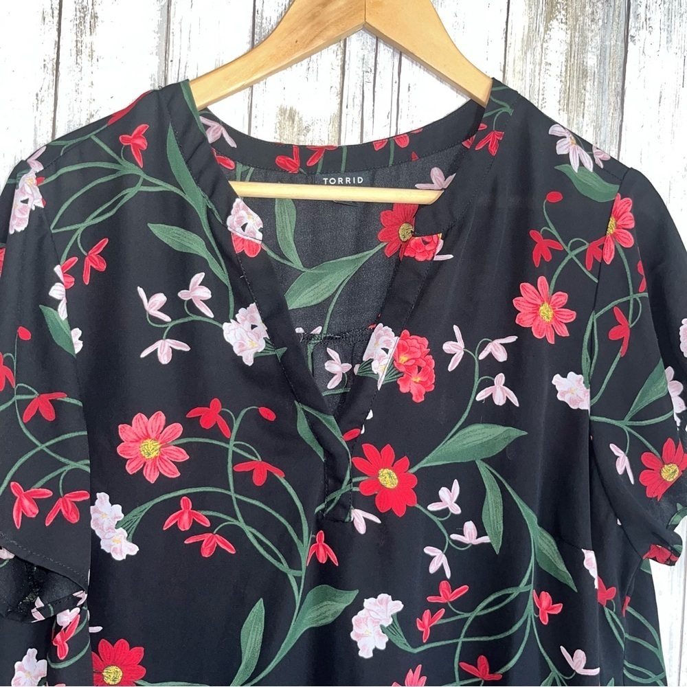 Torrid Floral Georgette Blouse 1X Black Red Split Neck Lightweight Plus Size Top - Picture 5 of 6